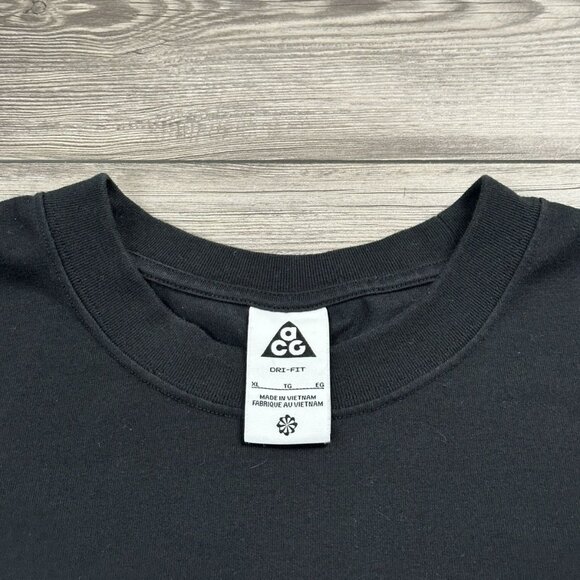 Nike ACG Hike Snacks T Shirt - Picture 4 of 5